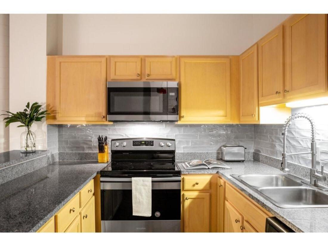 Modern Apartment Close To Everything Cozysuites Индианаполис Экстерьер фото